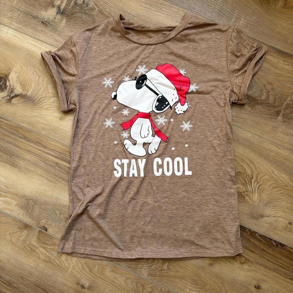 Snoopy Christmas Graphic Tee Womens Small Brown Peanuts‎ Holiday Shirt